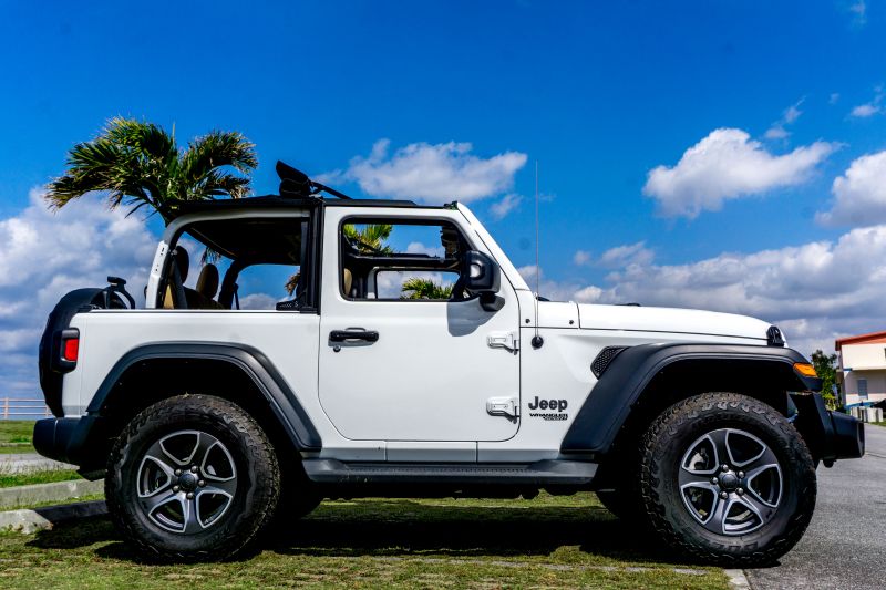 新型 Jeep Wrangler Sport 沖縄で外車レンタカーならヒートスポーツ