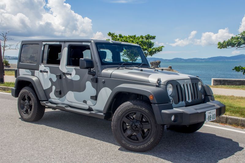 Jeep Wrangler Unlimited Sport 迷彩 沖縄で外車レンタカーならヒートスポーツ