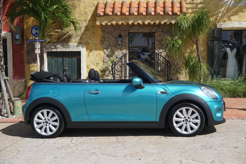 Mini Cooper Convertible 沖縄で外車レンタカーならヒートスポーツ